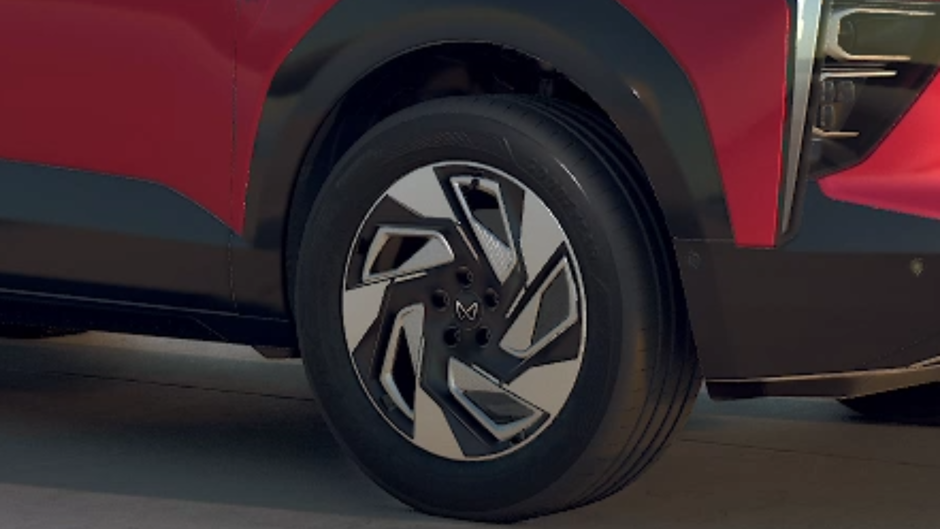 Mahindra XEV 9e Wheel and Tire Variations